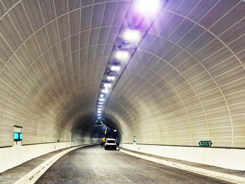 Tunel Konovo: kablovske police Hermi Fast Klick®