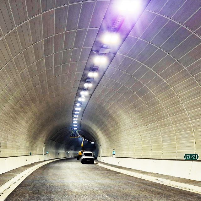 Tunel Konovo: kablovske police Hermi Fast Klick®